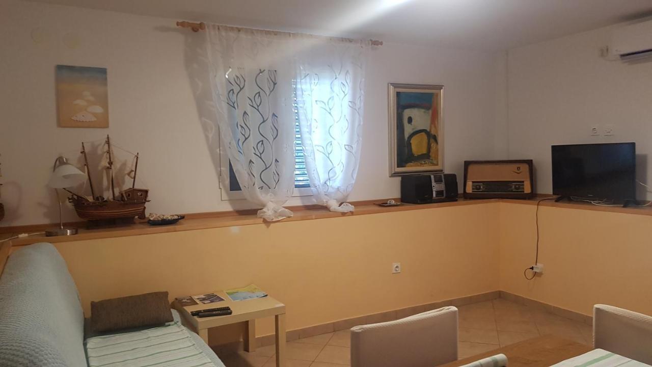 Appartement Gita à Omišalj Extérieur photo