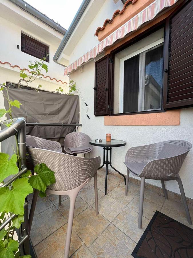 Appartement Gita à Omišalj Extérieur photo